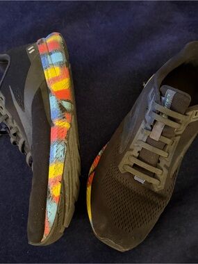 Brooks Men’s Launch 8 Multi-Colored sole shoes! Size 11 D! GUC!